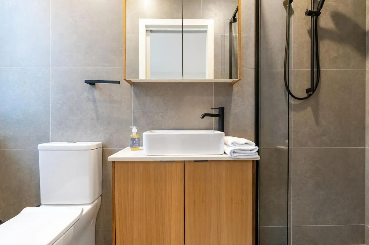 2-Storey Lumiere Townhouse With Private Courtyard Canberra 0*,