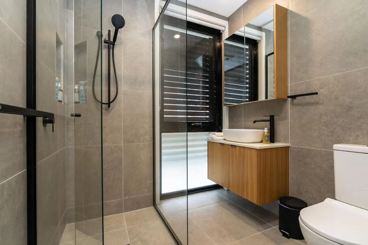 2-Storey Lumiere Townhouse With Private Courtyard Canberra Holiday home